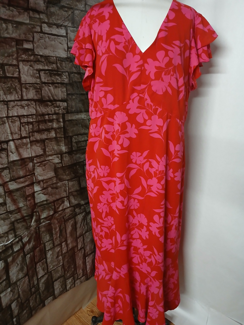 V-Neck Floral Maxi Dress in Red and Pink